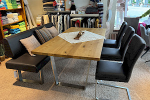 Massiver Eiche-Tisch