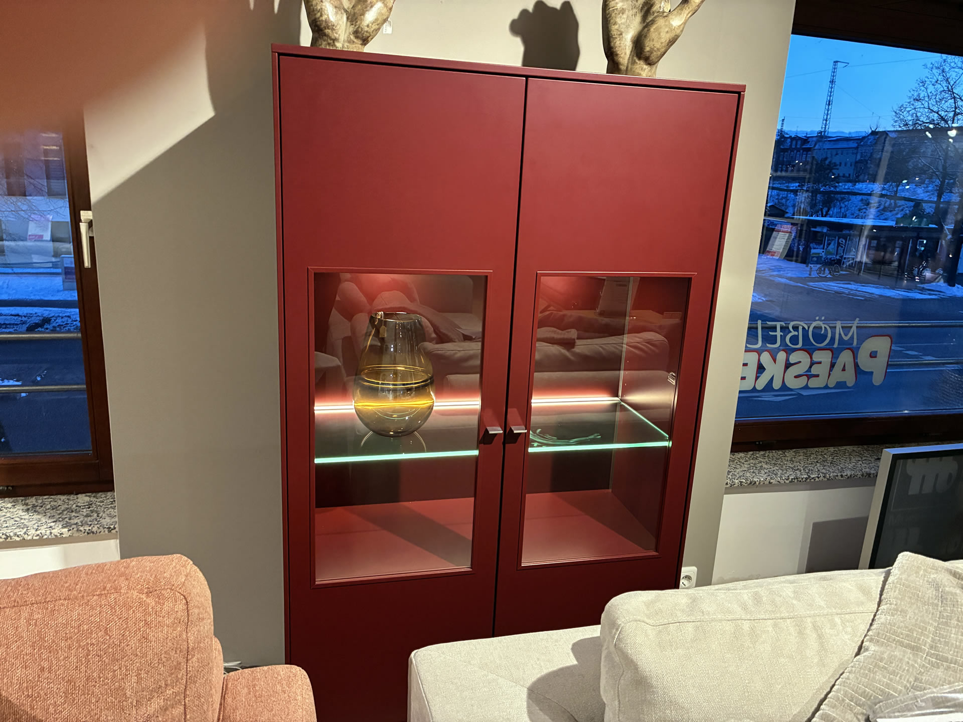 Musterring KARA-FRAME Hingucker-Vitrine dark red