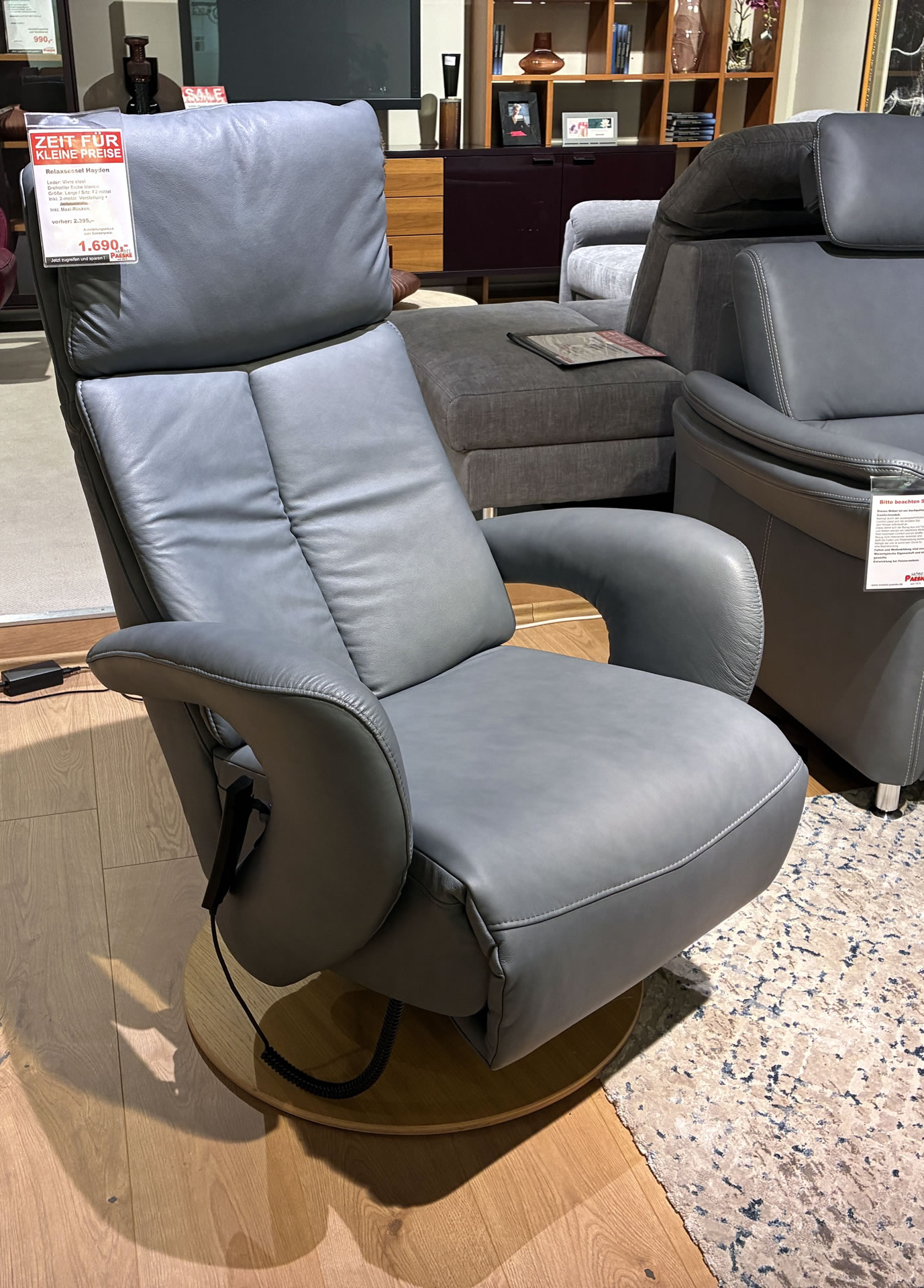 Motorischer Relaxsessel Hayden Large in Leder