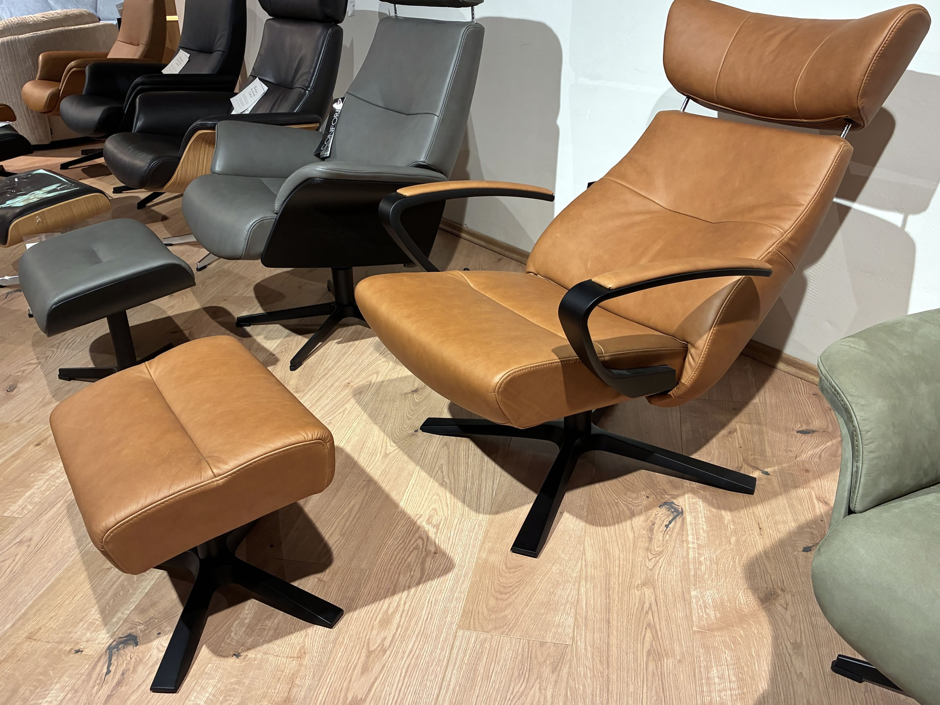 Conform Relaxsessel + Hocker STYLE in Leder