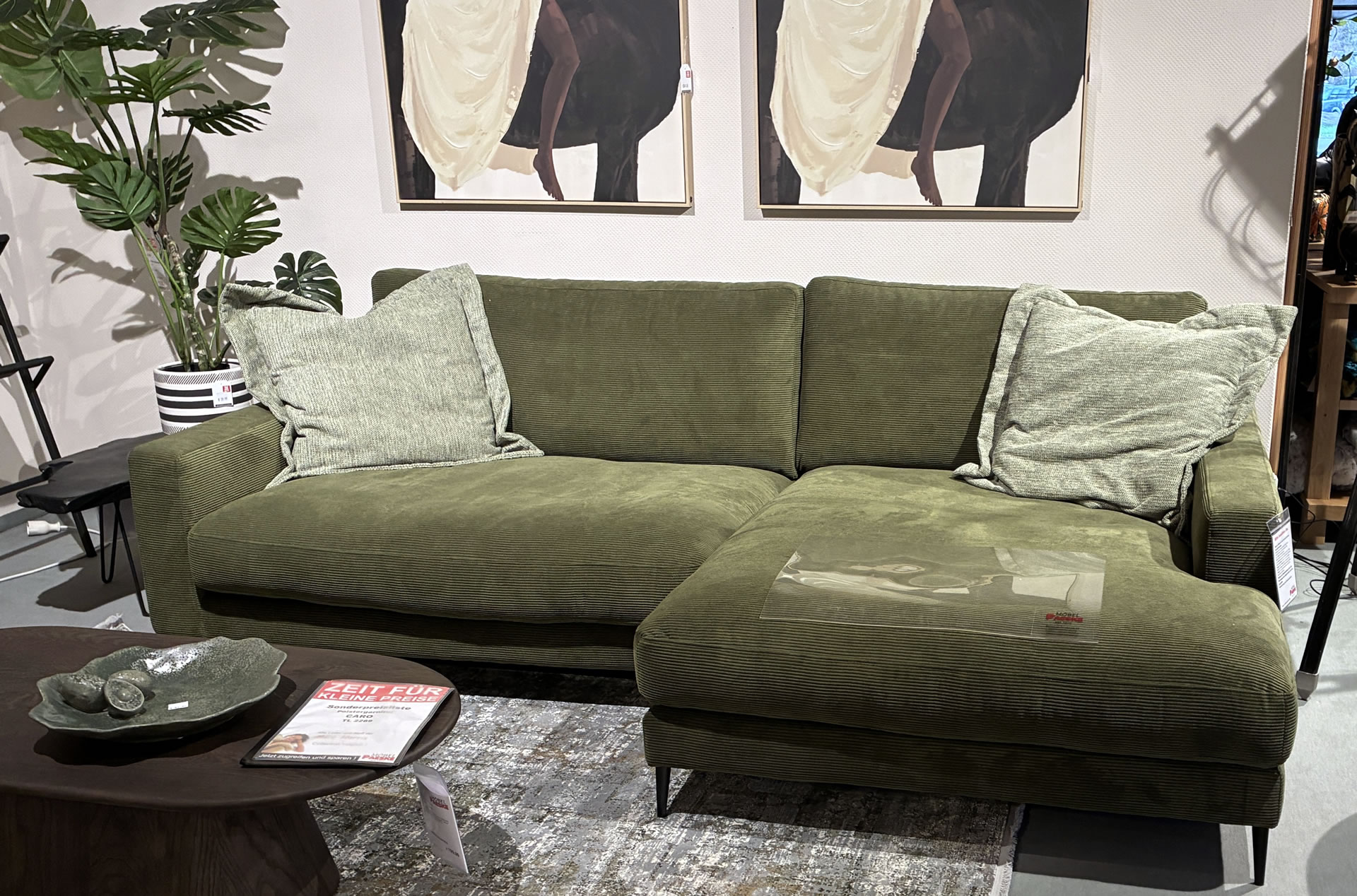 CARO - kleine Polsterecke in Cordstoff moos